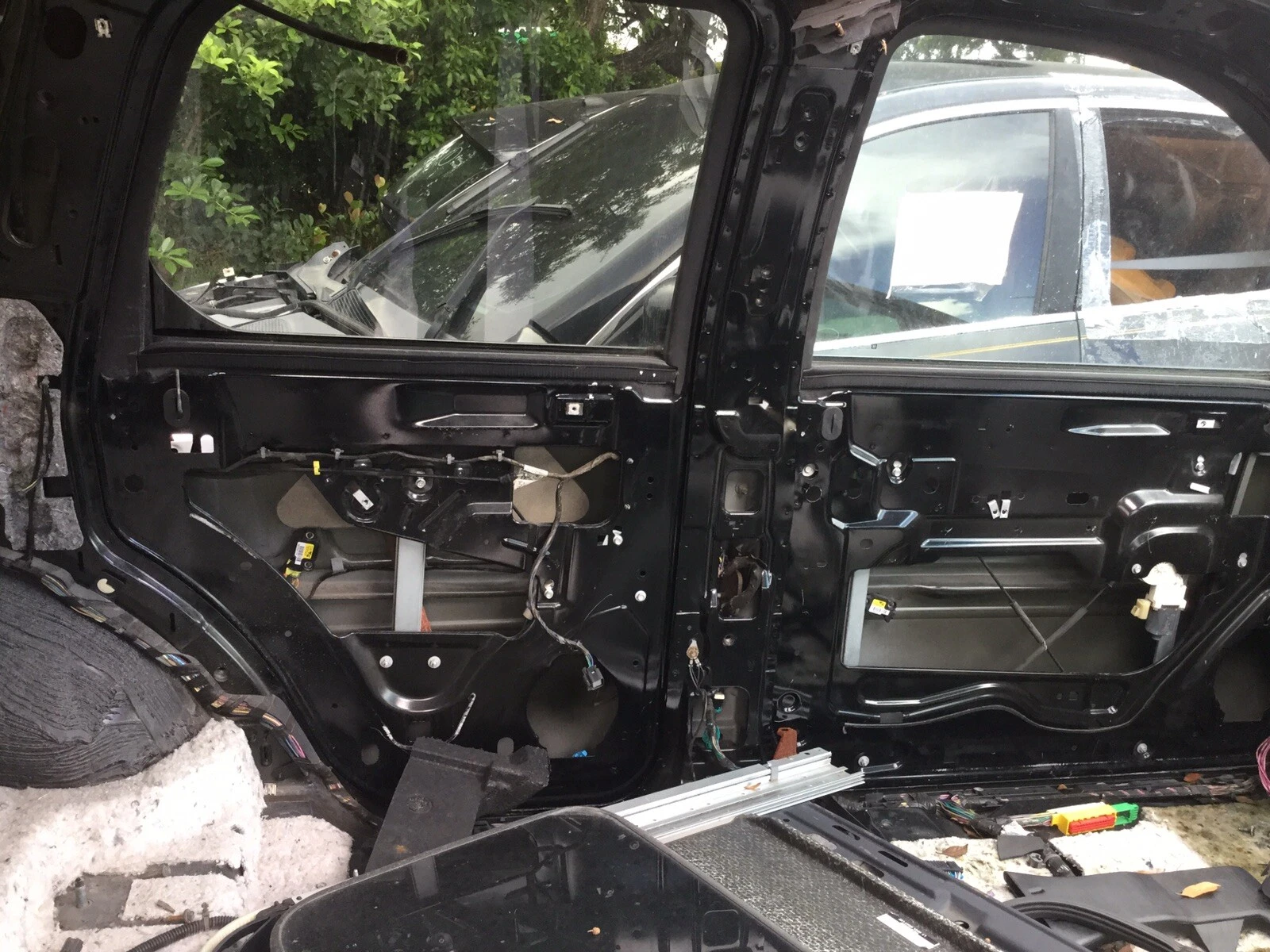 2007-2014 CADILLAC ESCALADE REAR PASSENGER RIGHT RH DOOR USED OEM LOCAL PICKUP - Image 2