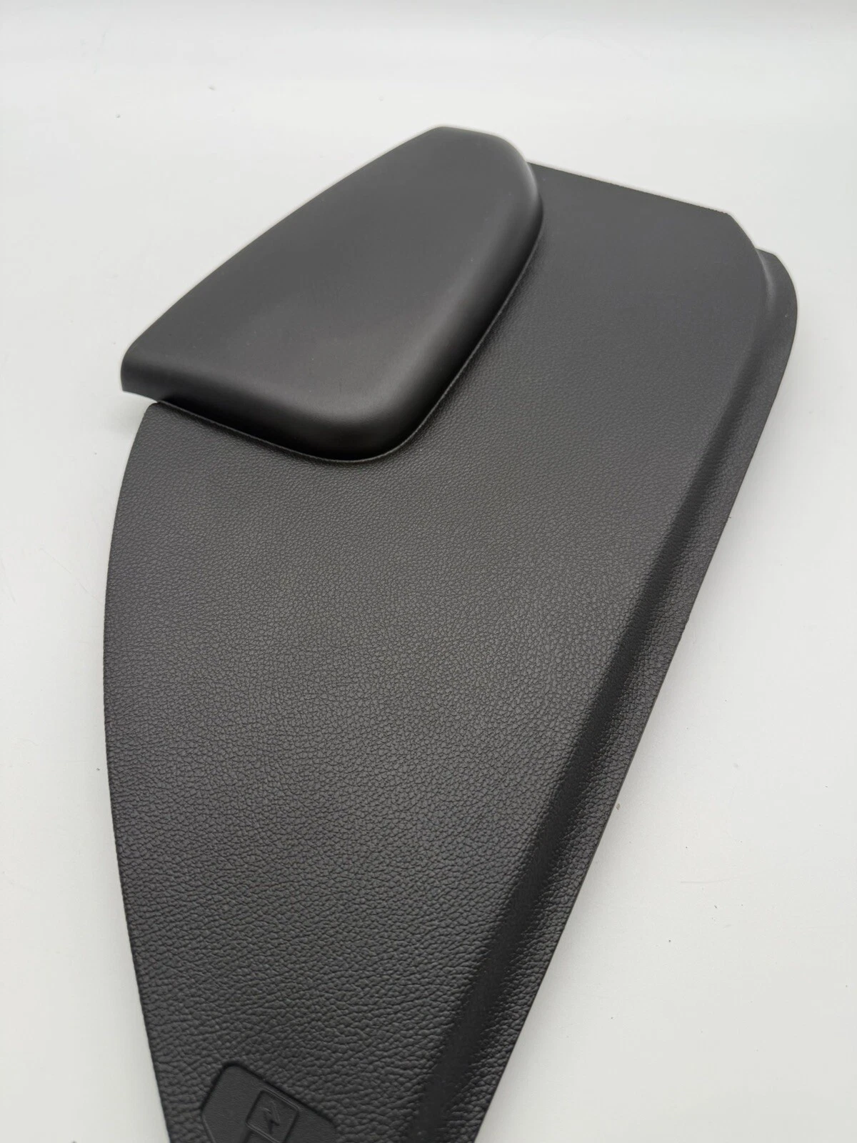 14-18 CHEVY SILVERADO TAHOE YUKON SIERRA DASH COVER DOOR RH OEM - Image 9
