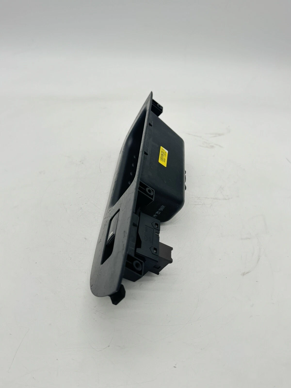 09-12 KIA SORENTO MK2 PASSENGER SIDE LEFT REAR DOOR WINDOW CONTROL SWITCH PANEL - Image 5