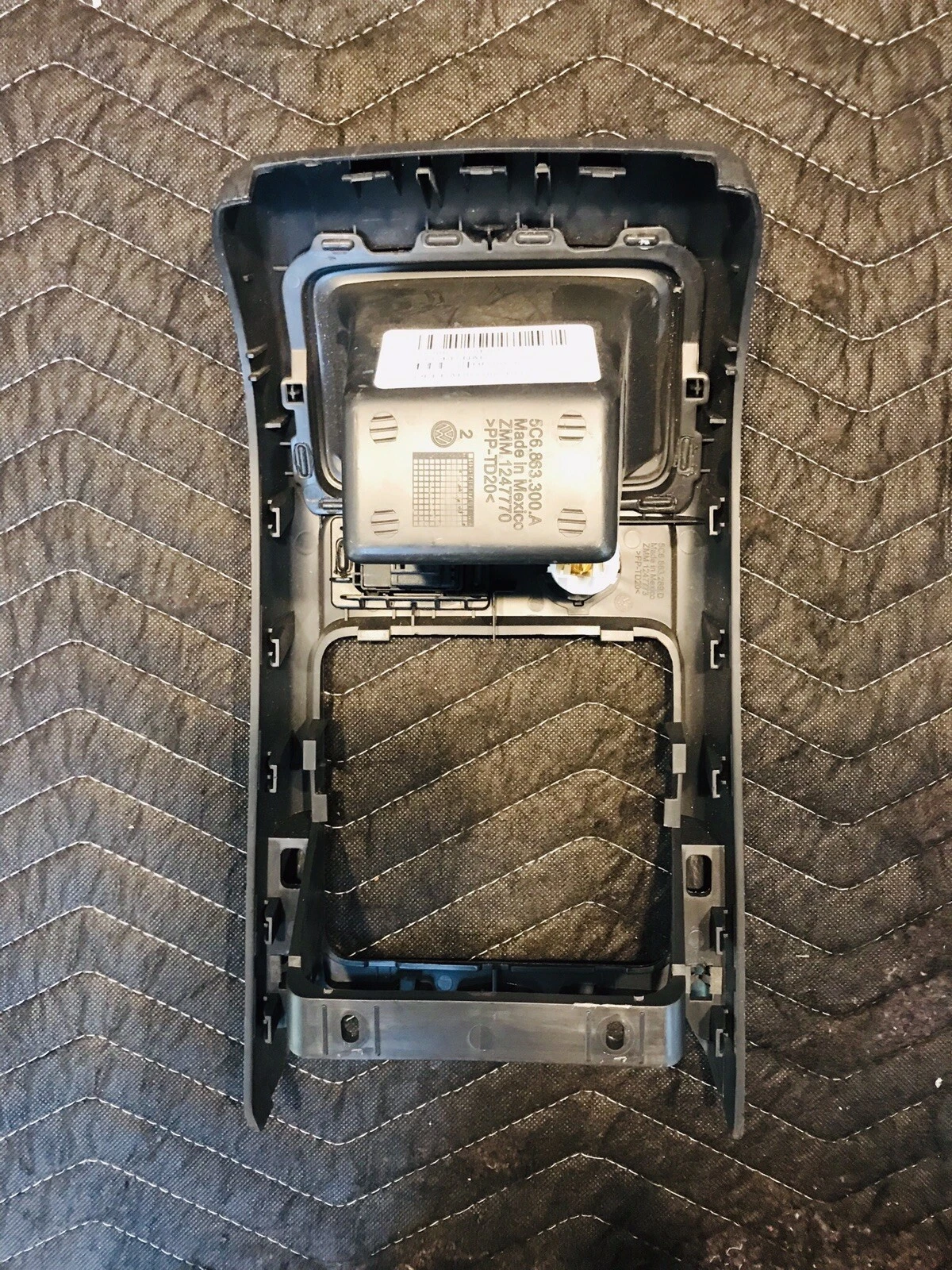 11 12 13 14 15 VW JETTA Rear Console Trim Panel W/ 12V Socket & Lock Button OEM