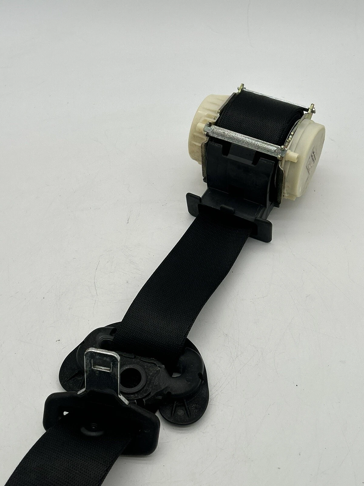 04-10 BMW 325i E83 Driver Left Front Seat Belt OEM 33017492 Black OEM - Image 5
