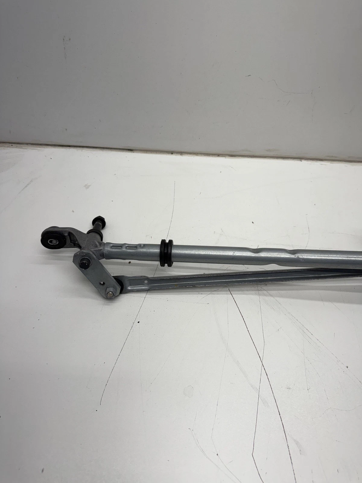 16-19 CHEVROLET CRUZE FRONT WINDSHIELD WIPER LINKAGE TRANSMISSION W/ MOTOR OEM - Image 3
