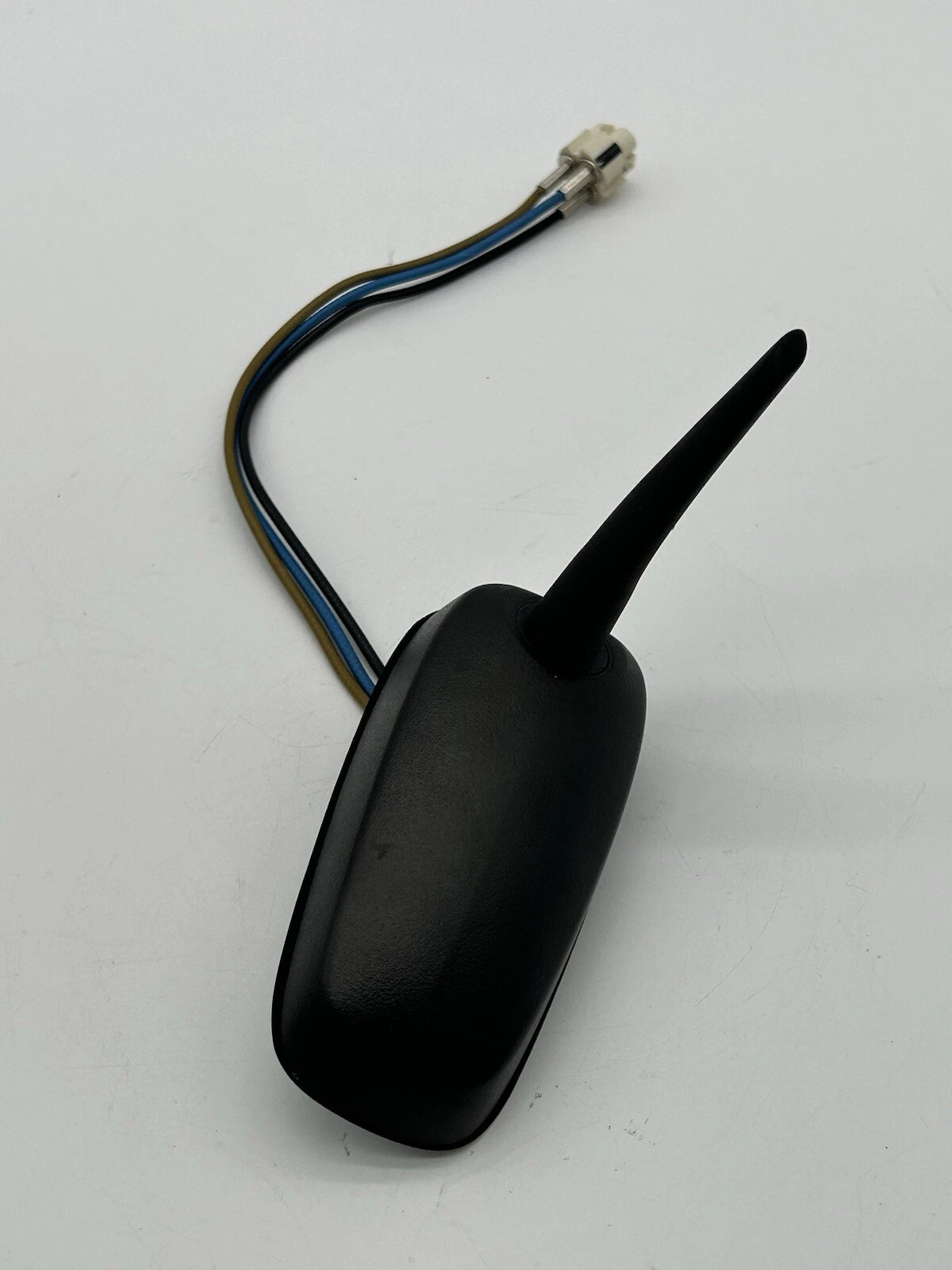 06-10 Saturn Sky Trunk Rear Antenna Shark Fin With Harness Cable OEM - Image 8