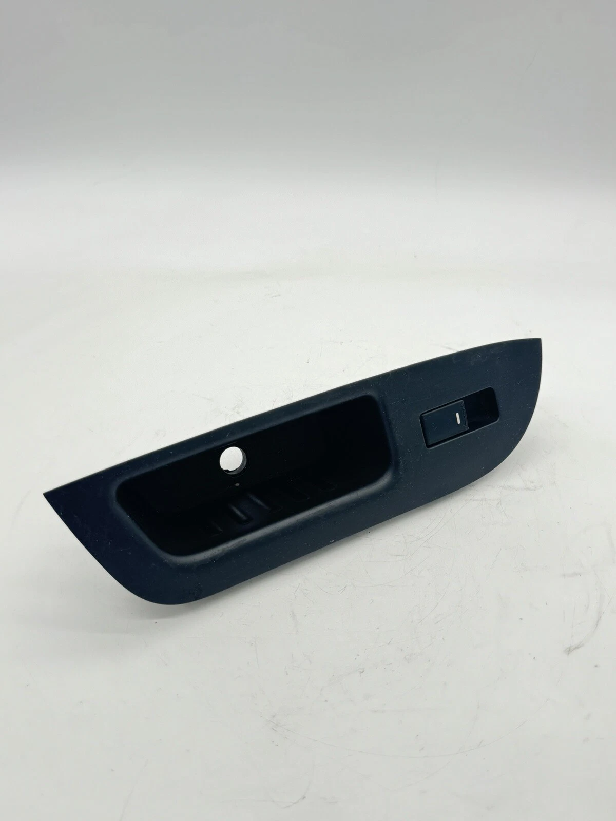 09-12 KIA SORENTO MK2 PASSENGER SIDE LEFT REAR DOOR WINDOW CONTROL SWITCH PANEL - Image 2