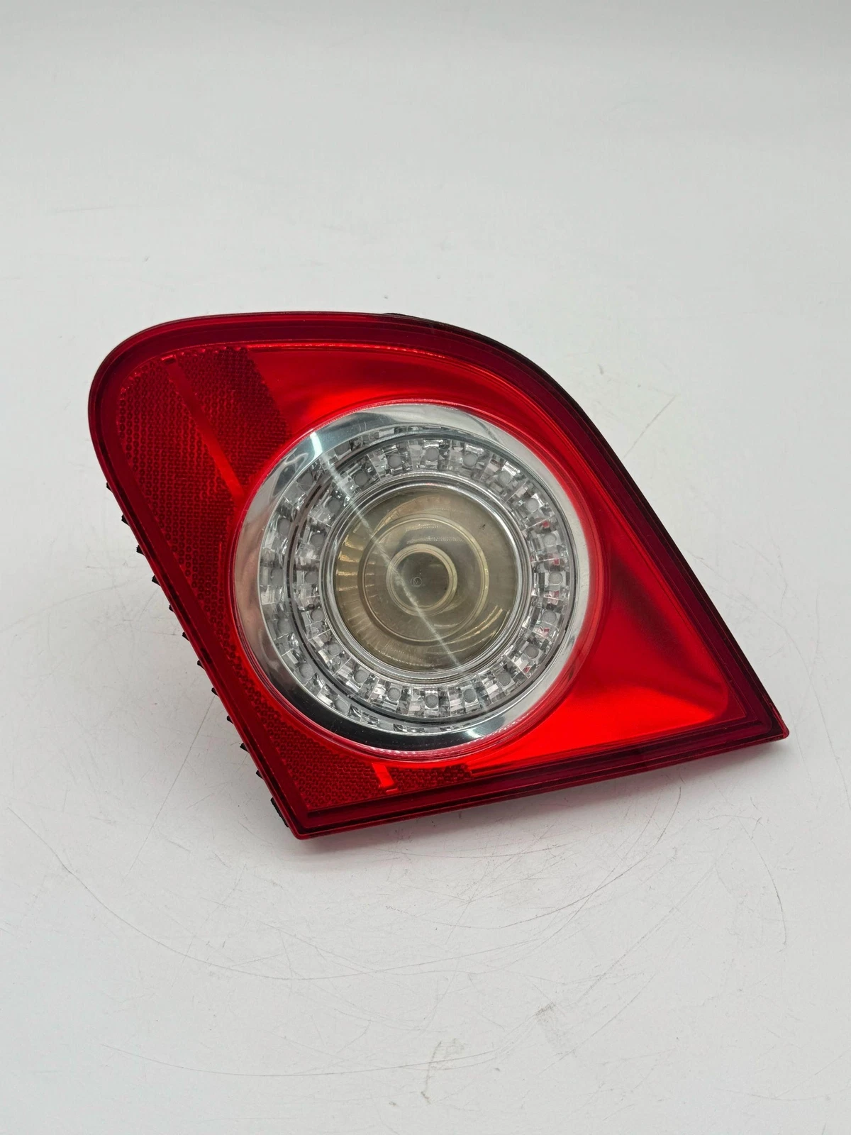06-09 VOLKSWAGEN PASSAT PASSENGER RIGHT SIDE TAIL LIGHT LAMP OEM ZSB3C5945096D - Image 2