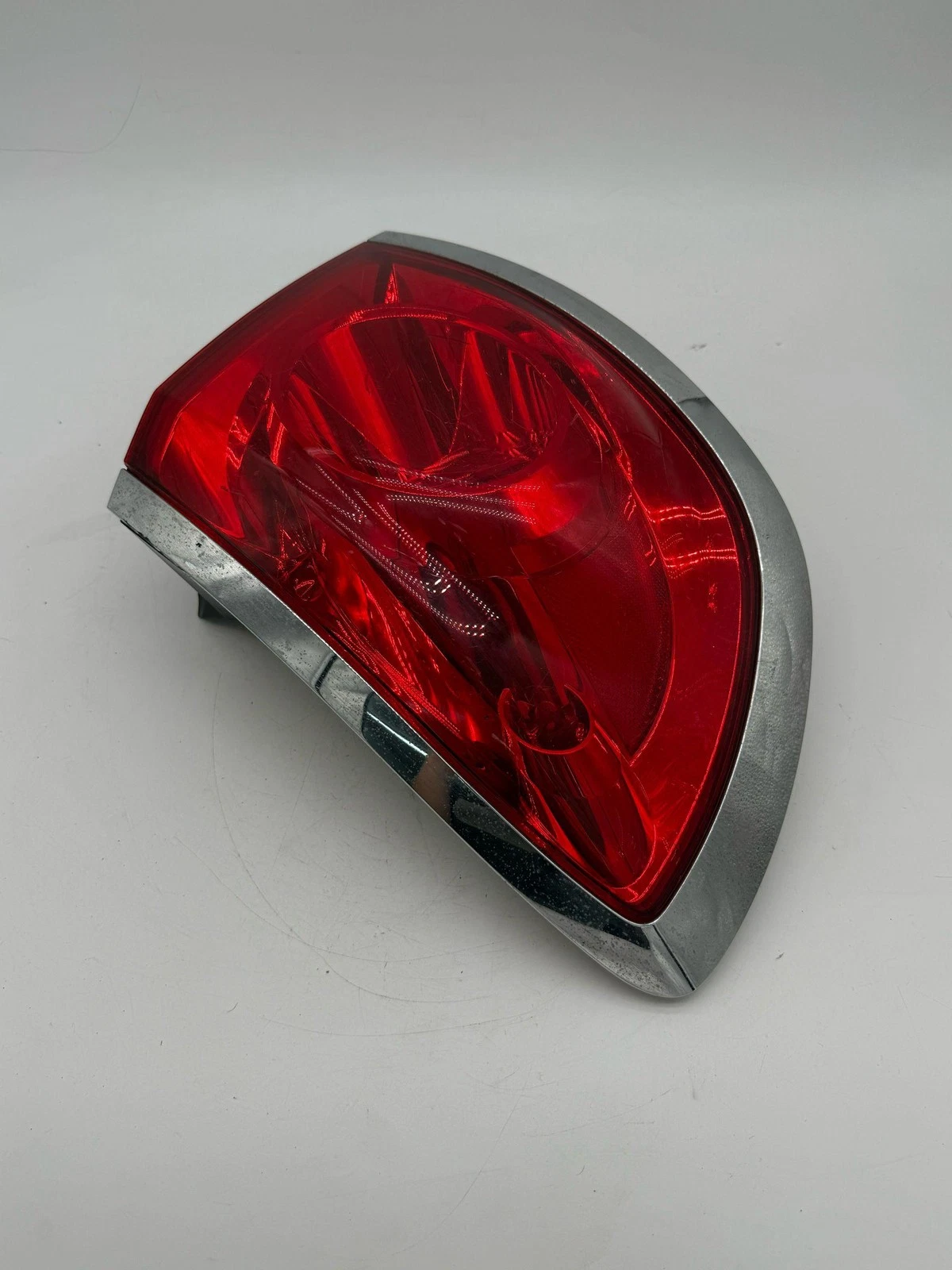 2008-2012 Buick Enclave Left Tail Light Assembly Quarter Panel Mounted 25954941 - Image 6