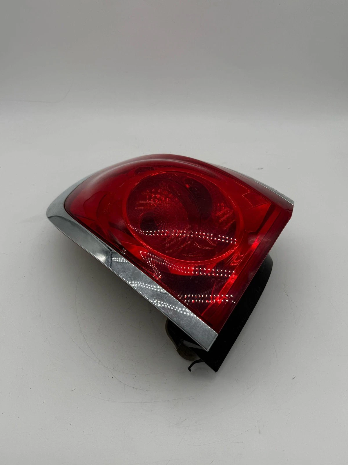 2008-2012 Buick Enclave Left Tail Light Assembly Quarter Panel Mounted 25954941 - Image 10