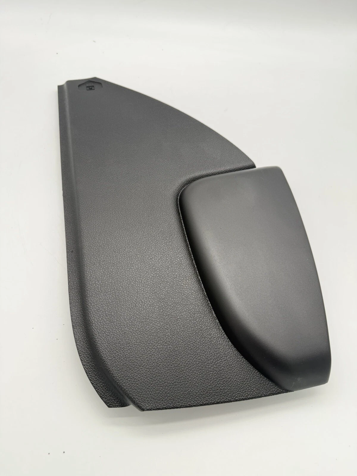 14-18 CHEVY SILVERADO TAHOE YUKON SIERRA DASH COVER DOOR RH OEM - Image 2