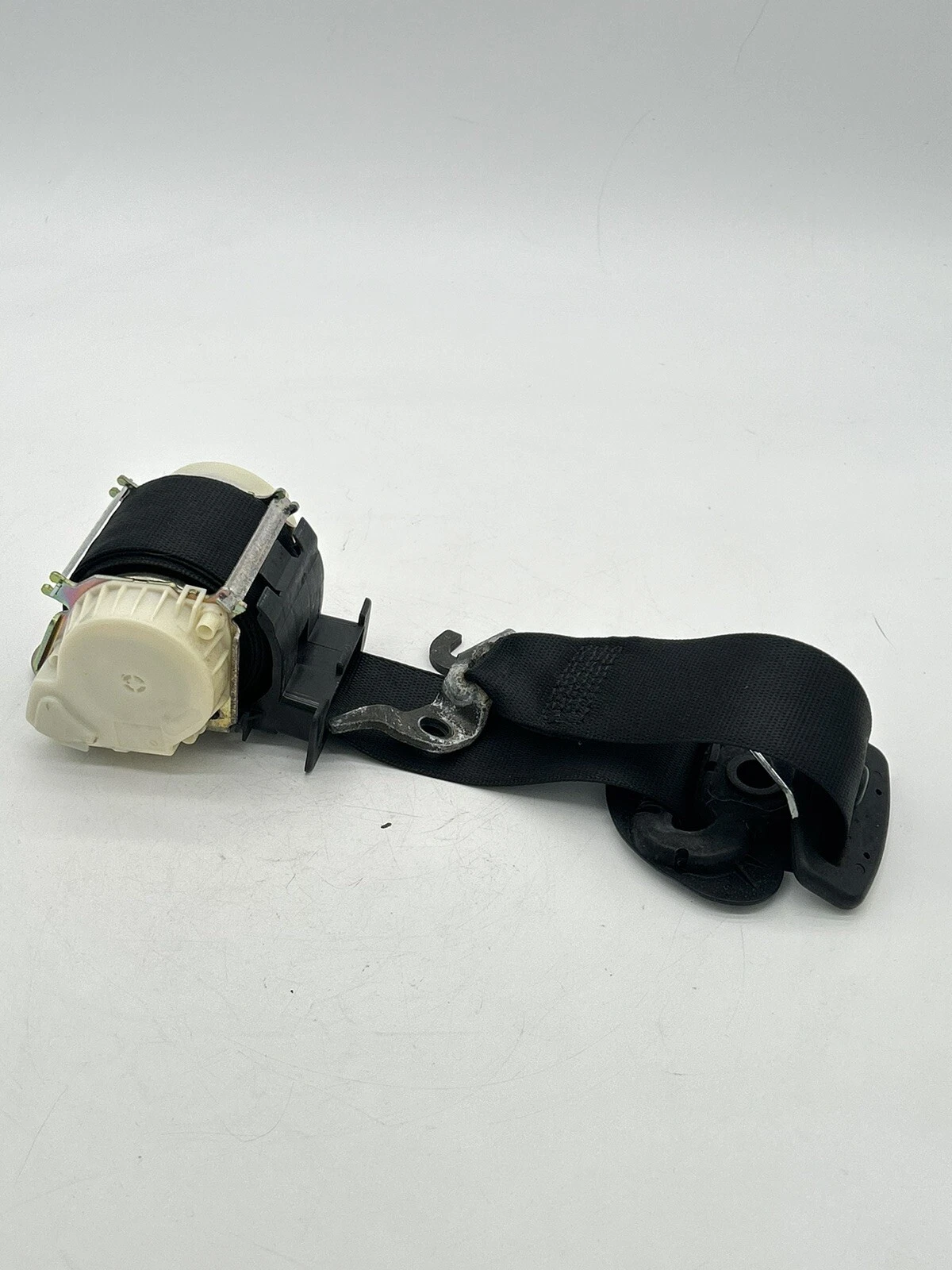 04-10 BMW 325i E83 Driver Left Front Seat Belt OEM 33017492 Black OEM - Image 2