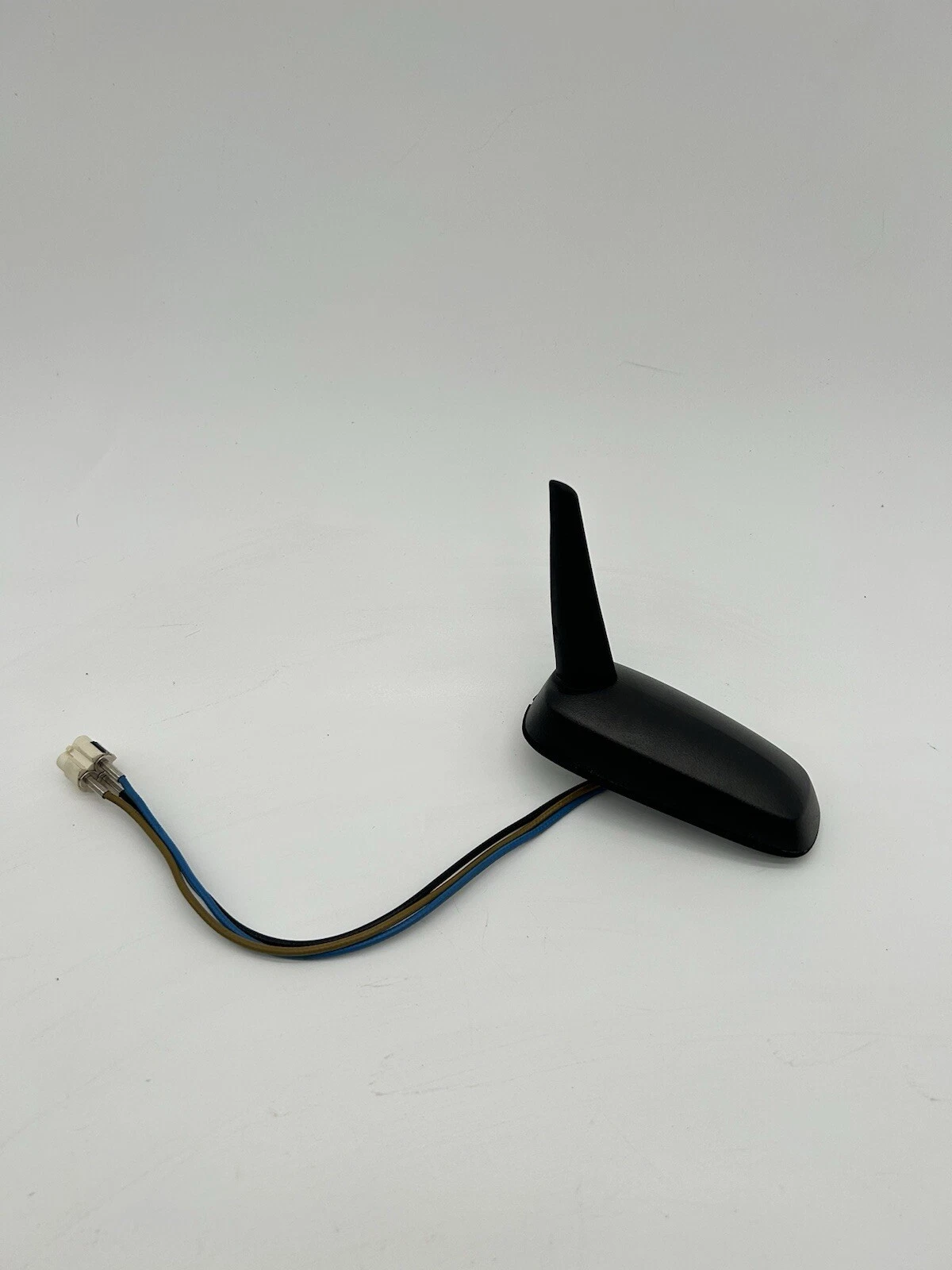 06-10 Saturn Sky Trunk Rear Antenna Shark Fin With Harness Cable OEM - Image 2