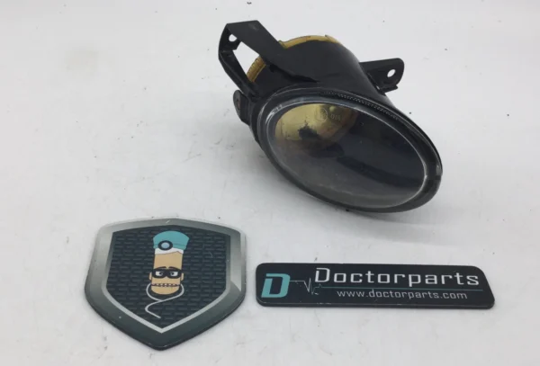 2005-2010 VOLKSWAGEN PASSAT FRONT RIGHT PASSENGER SIDE FOG LIGHT LAMP USED OEM