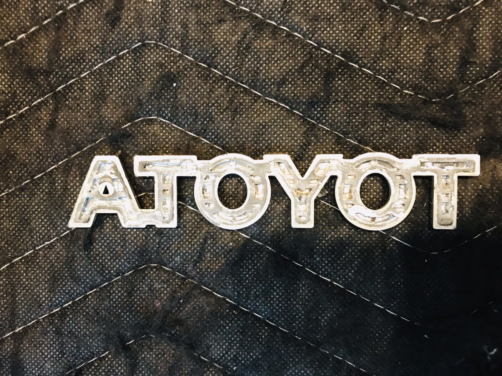 06 07 08 09 10 Toyota Sienna Liftgate Rear Door Trunk Emblem Nameplate Badge OEM - Image 2
