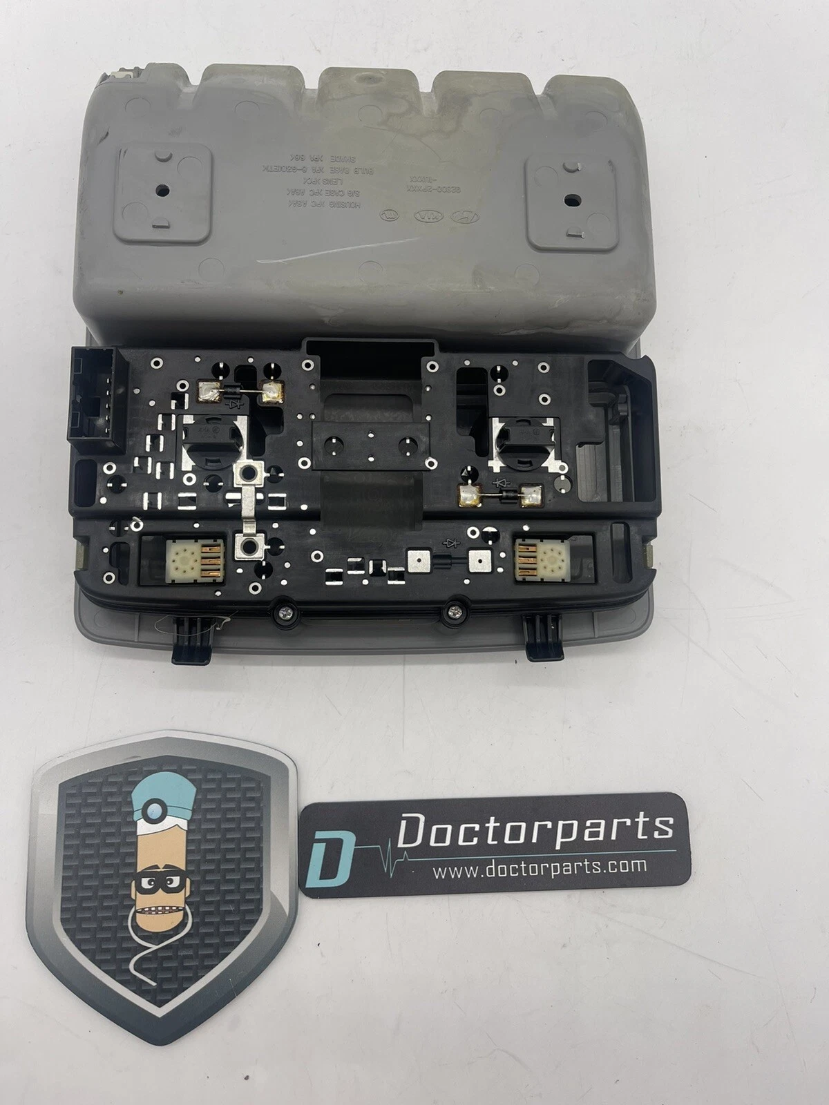 11 - 13 Kia Sorento Overhead Console With Map Lights & Sunroof Switch Gray Used - Image 3