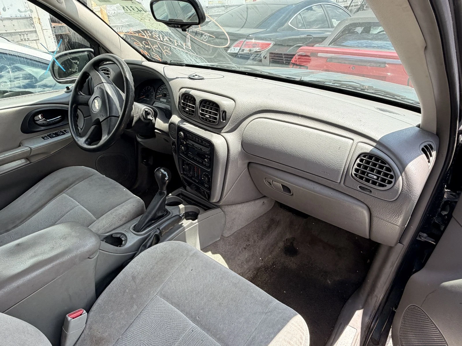 2005 Chevrolet Trailblazer Left Front Door green oem - Image 12