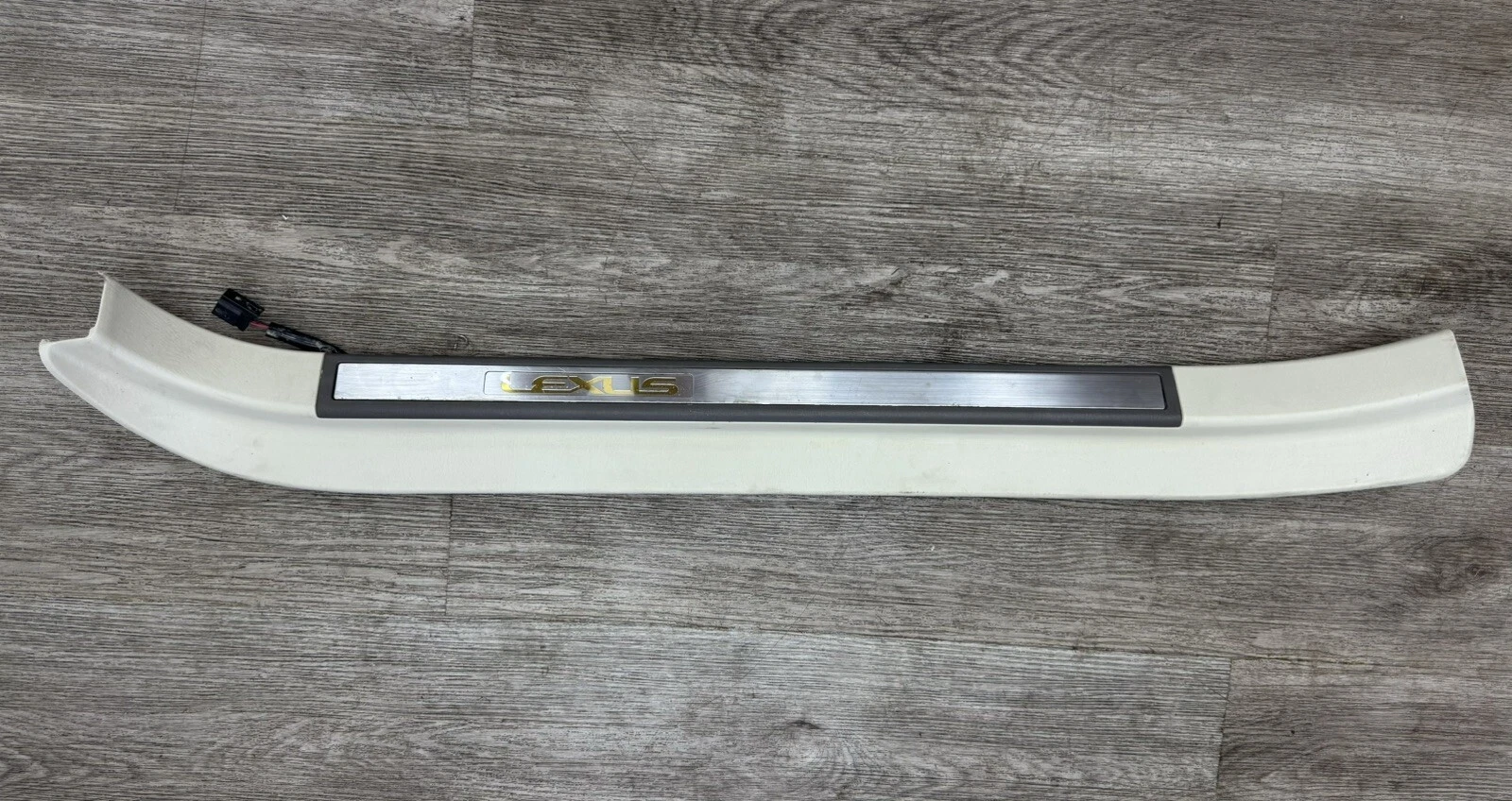 02-10 LEXUS SC430 FRONT LEFT DRIVER SIDE DOOR STEP SCUFF PLATE TRIM OEM