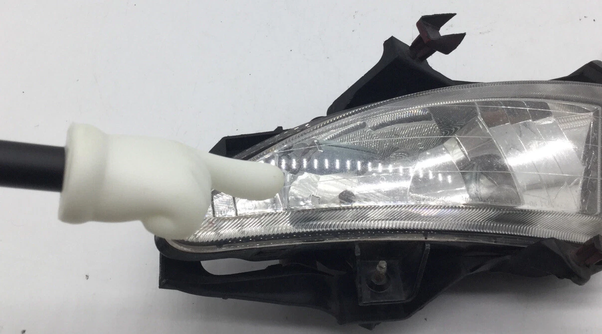 2007 - 2010 HYUNDAI ELANTRA HALOGEN FOG LIGHT RIGHT PASSENGER SIDE RH OEM USED - Image 6