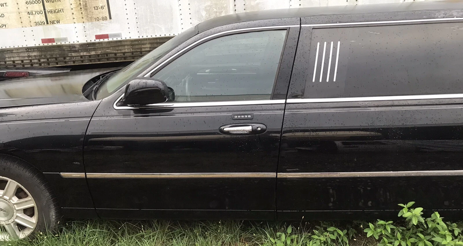 2003-2011 LINCOLN TOWN CAR LIMOUSINE USED DOOR FRONT DRIVER OEM LOCAL PICKUP - Image 5