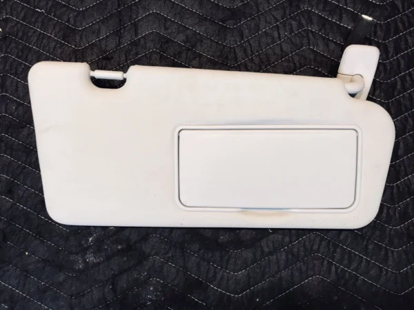 2006 - 2012 2014 Kia Sedona Right RH Driver Sun Visor & Mirror Gray OEM LKQ
