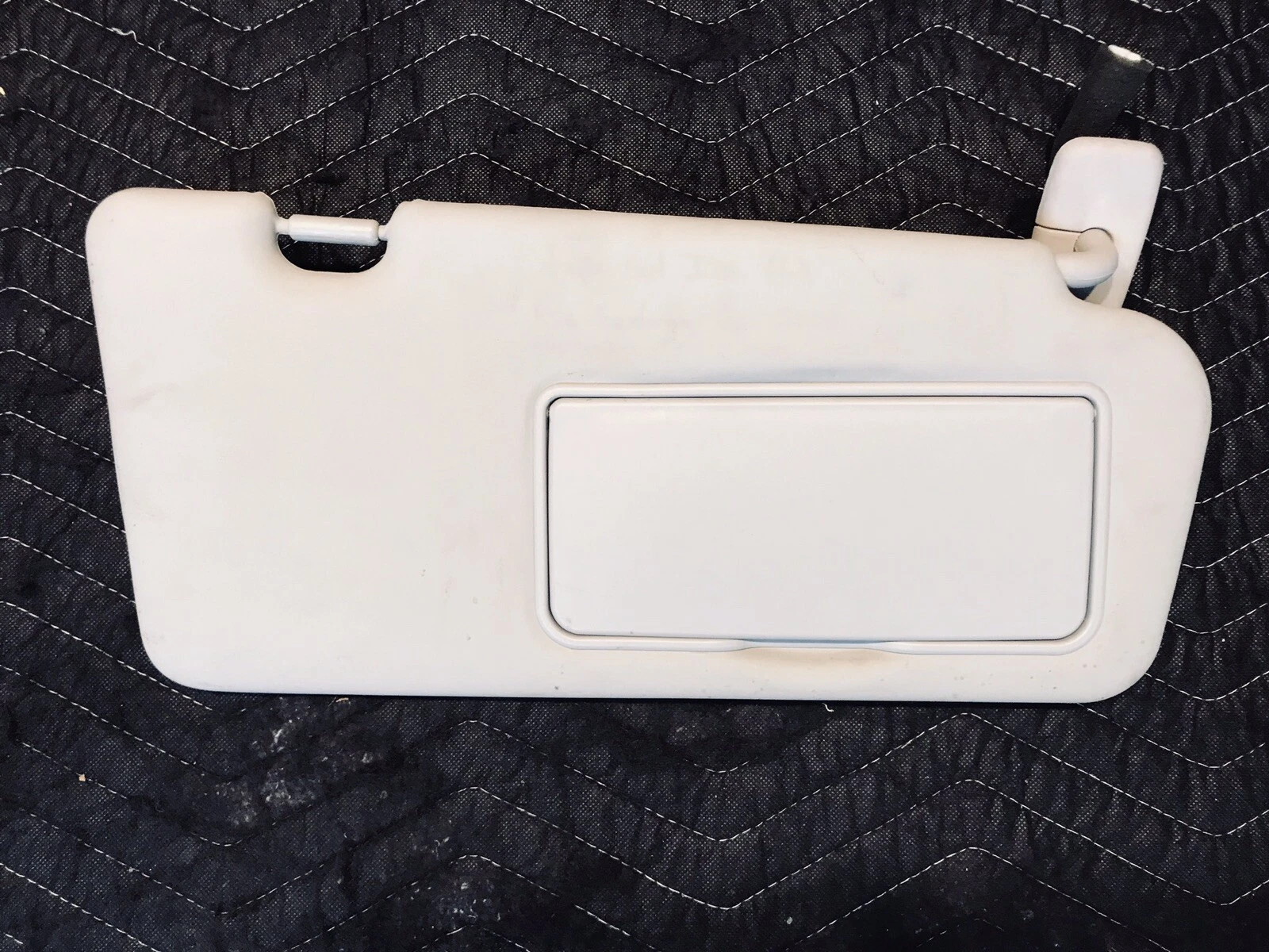 2006 - 2012 2014 Kia Sedona Right RH Driver Sun Visor & Mirror Gray OEM LKQ