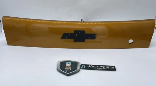 16 - 21 CHEVROLET SPARK REAR HATCH LIFT GATE GRAB TRIM MOULDING USED