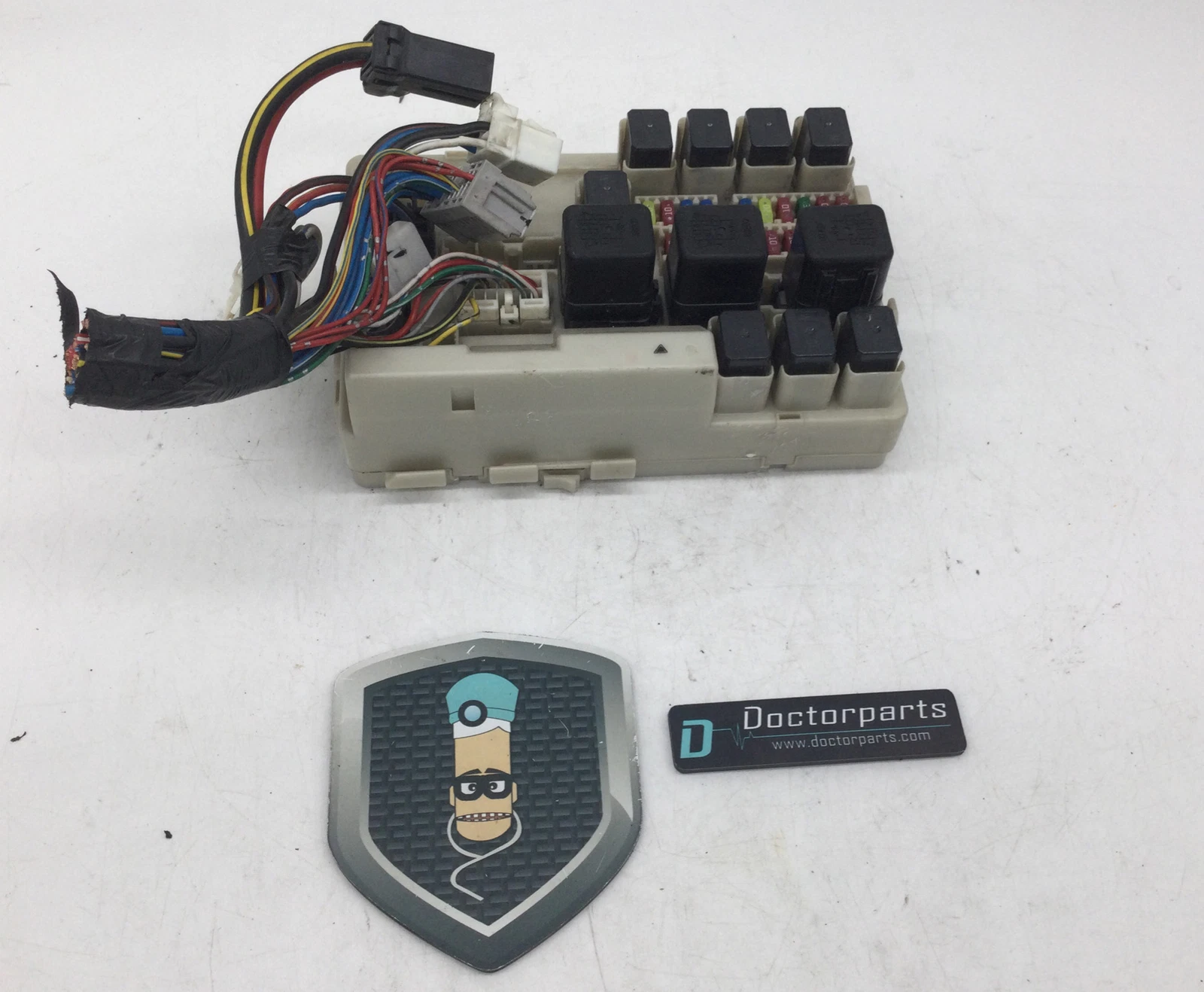 2007 - 2011 NISSAN MURANO,VERSA,SENTRA,MÁXIMA FUSE BOX V BODY CONTROL USED OEM