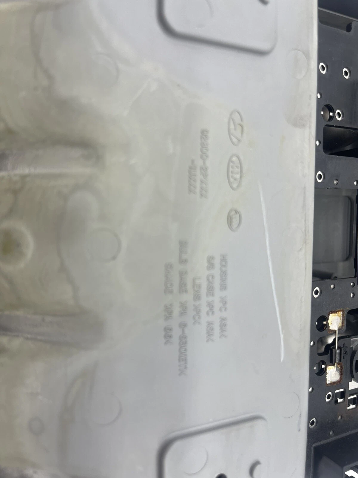 11 - 13 Kia Sorento Overhead Console With Map Lights & Sunroof Switch Gray Used - Image 8