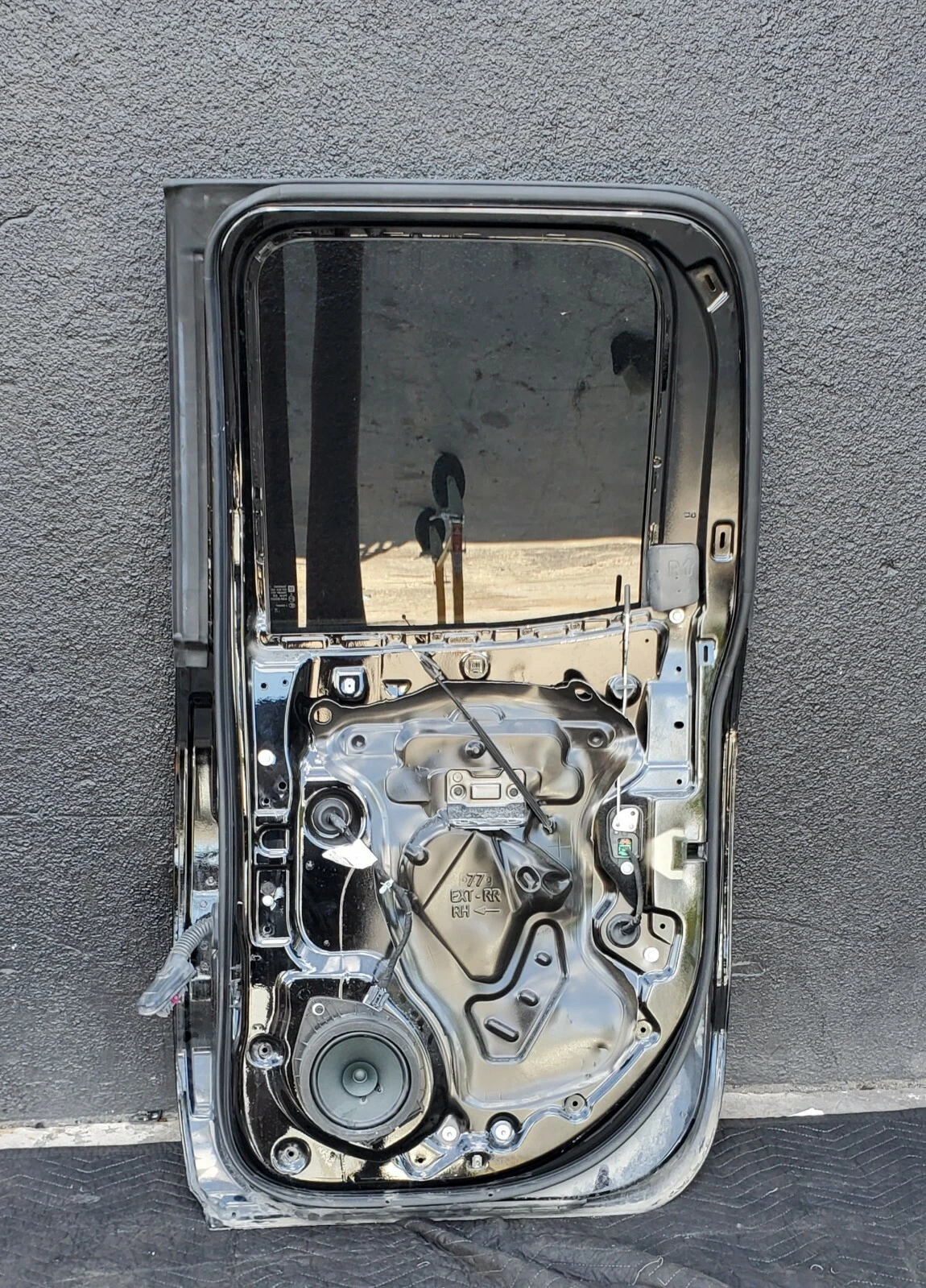 2007-2013 Chevy Silverado Passenger Right Rear Side Door Crew - Image 2