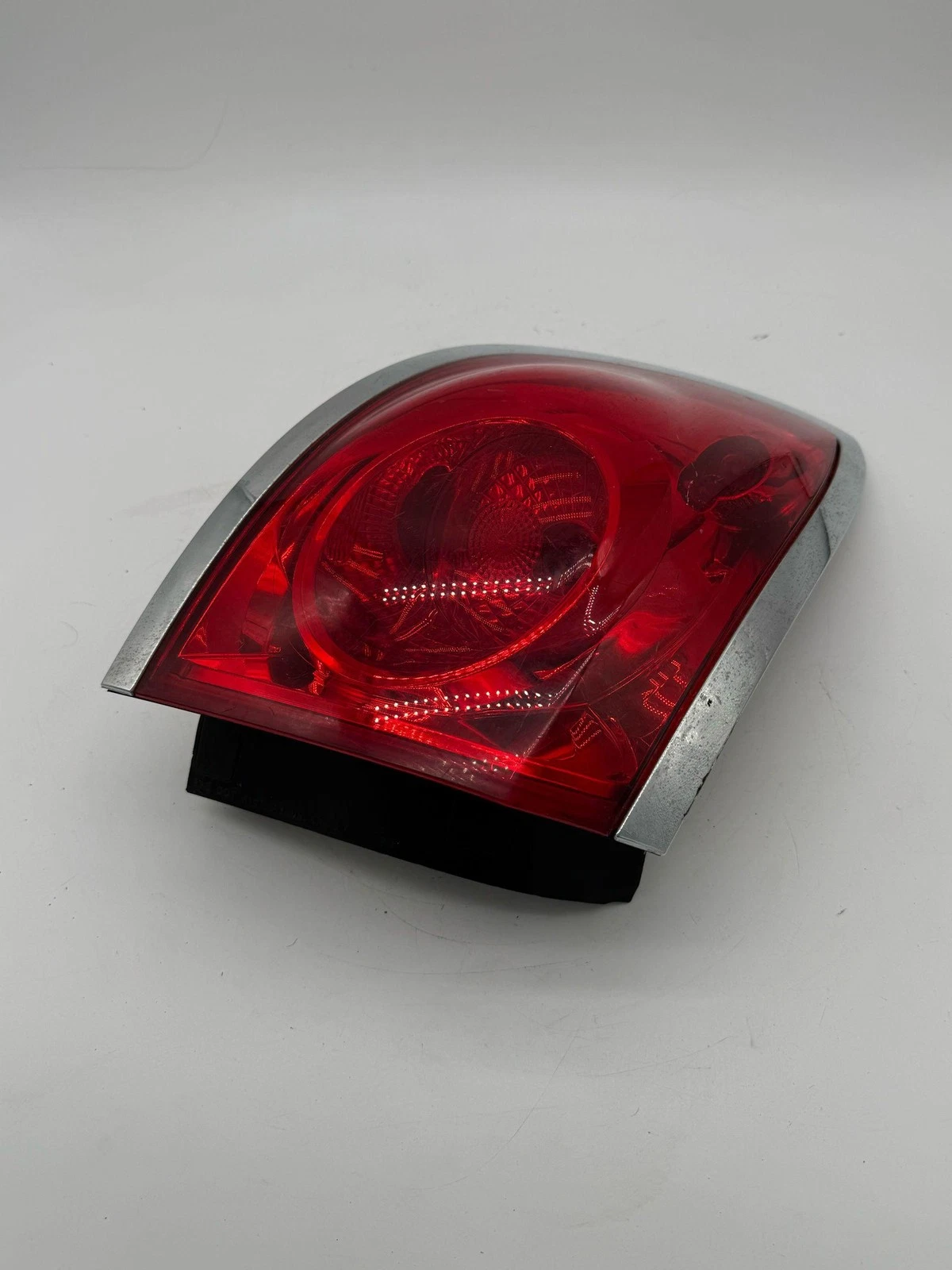 2008-2012 Buick Enclave Left Tail Light Assembly Quarter Panel Mounted 25954941 - Image 7