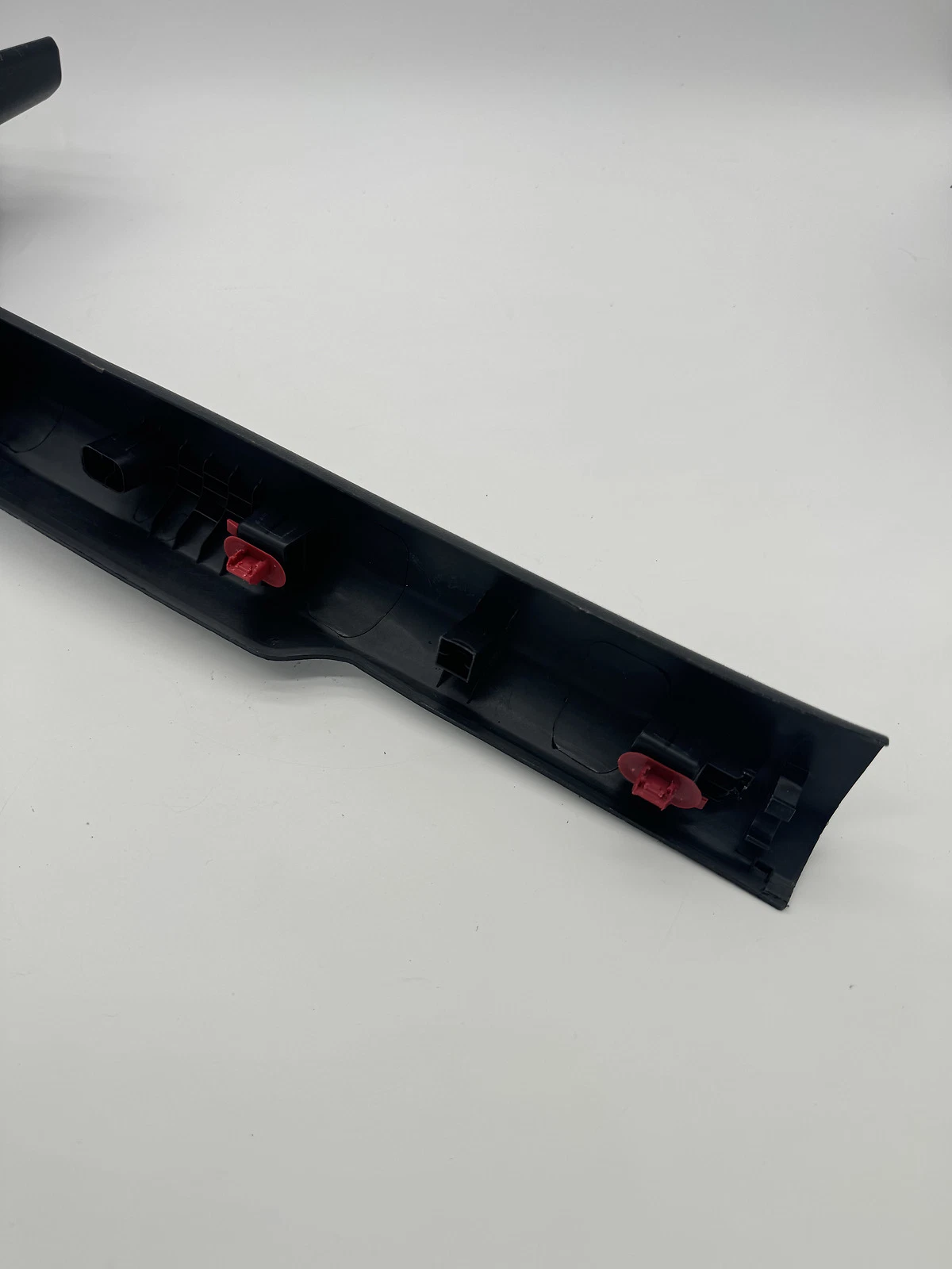 19-22 CHEVROLET SPARK FRONT LEFT DOOR SILL SCUFF PLATE 95395486 - Image 5