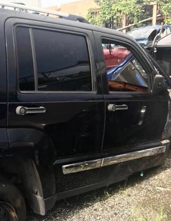 2008-2012 JEEP LIBERTY REAR PASSENGER RH DOOR USED OEM LOCAL PICKUP