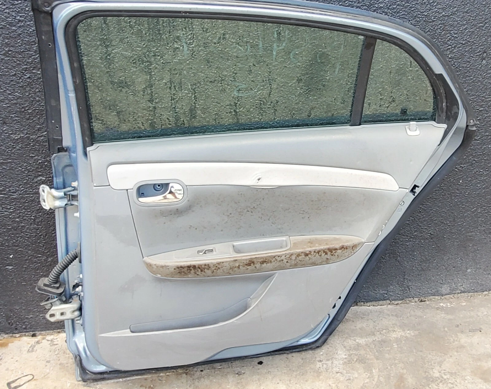 1998 1999 2000 2001 2002 2003 2004 CADILLAC SEVILLE RIGHT REAR DOOR SHELL - Image 2
