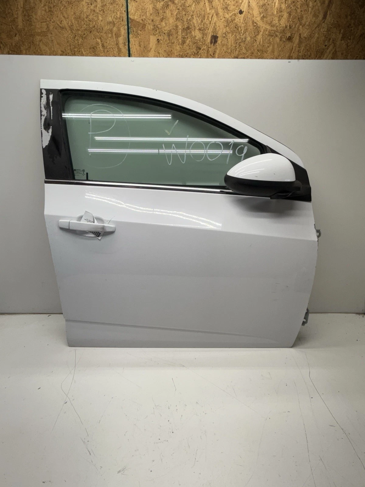 12-20 CHEVY SONIC RIGHT FRONT PASSENGER DOOR OEM - Image 2