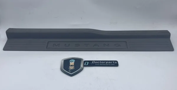 05-09 Ford Mustang Right Passenger Side Door Sill Scuff Plate Trim 4R33-6313200