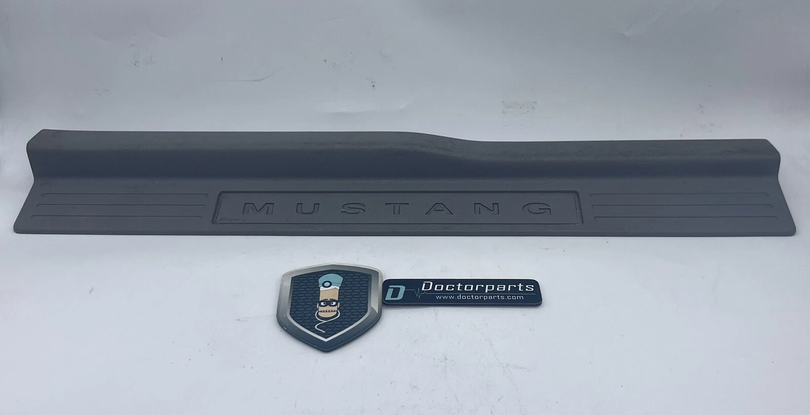 05-09 Ford Mustang Right Passenger Side Door Sill Scuff Plate Trim 4R33-6313200