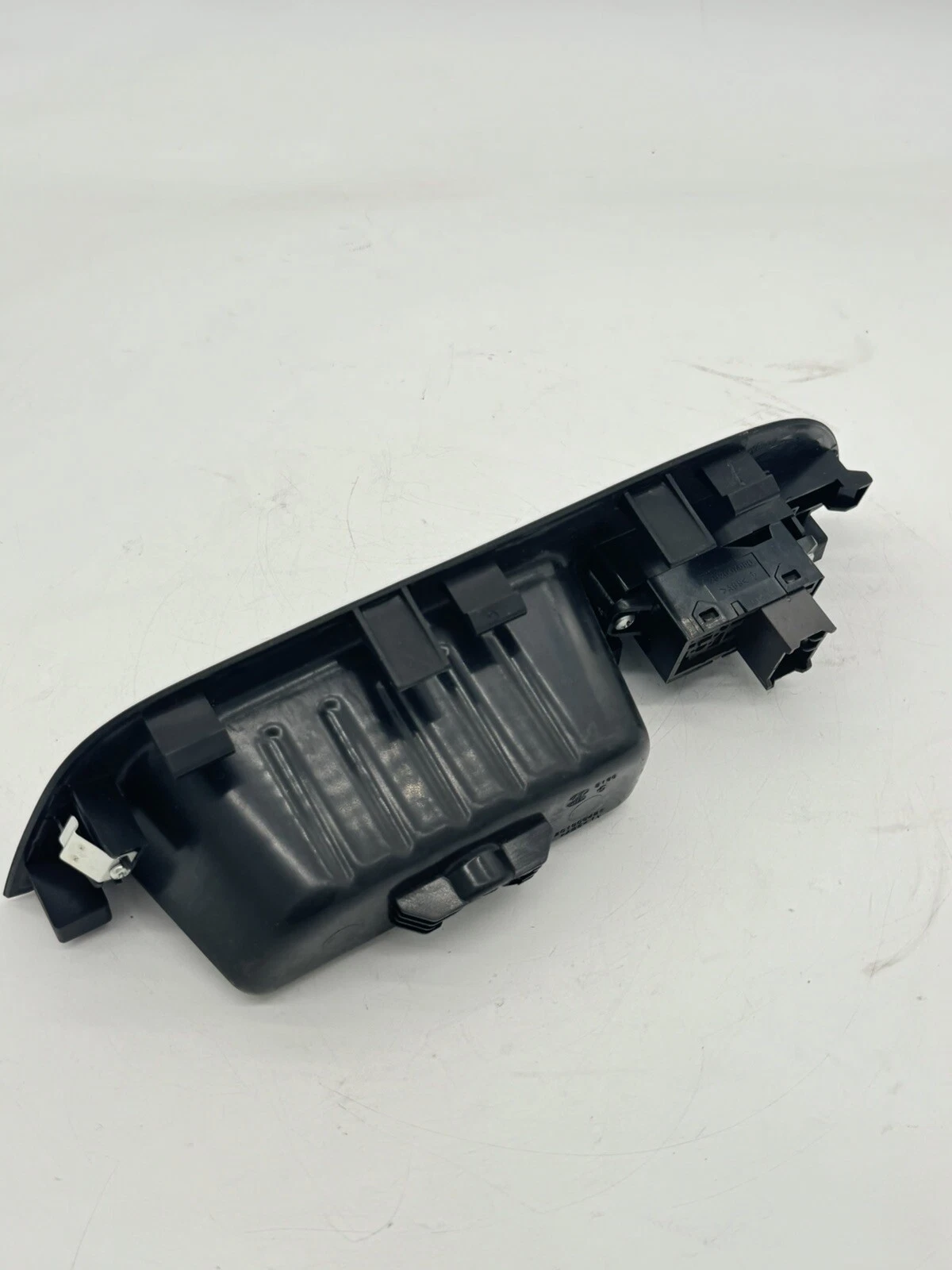 09-12 KIA SORENTO MK2 PASSENGER SIDE LEFT REAR DOOR WINDOW CONTROL SWITCH PANEL - Image 11