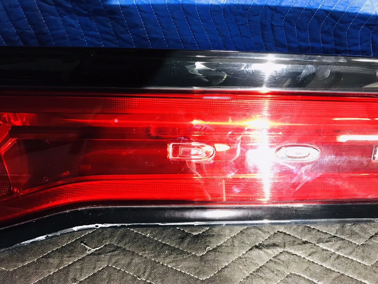 11-14 Dodge Charger REAR CENTER DECKLID TAILLIGHT BACK UP LAMP OEM - Image 4
