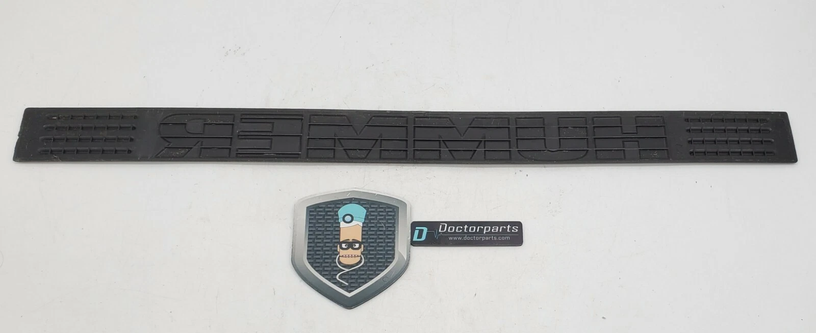 2003 - 2007 HUMMER H2 FRONT LEFT DRIVER SIDE SCUFF KICK PLATE MOLDING TRIM OEM - Image 2