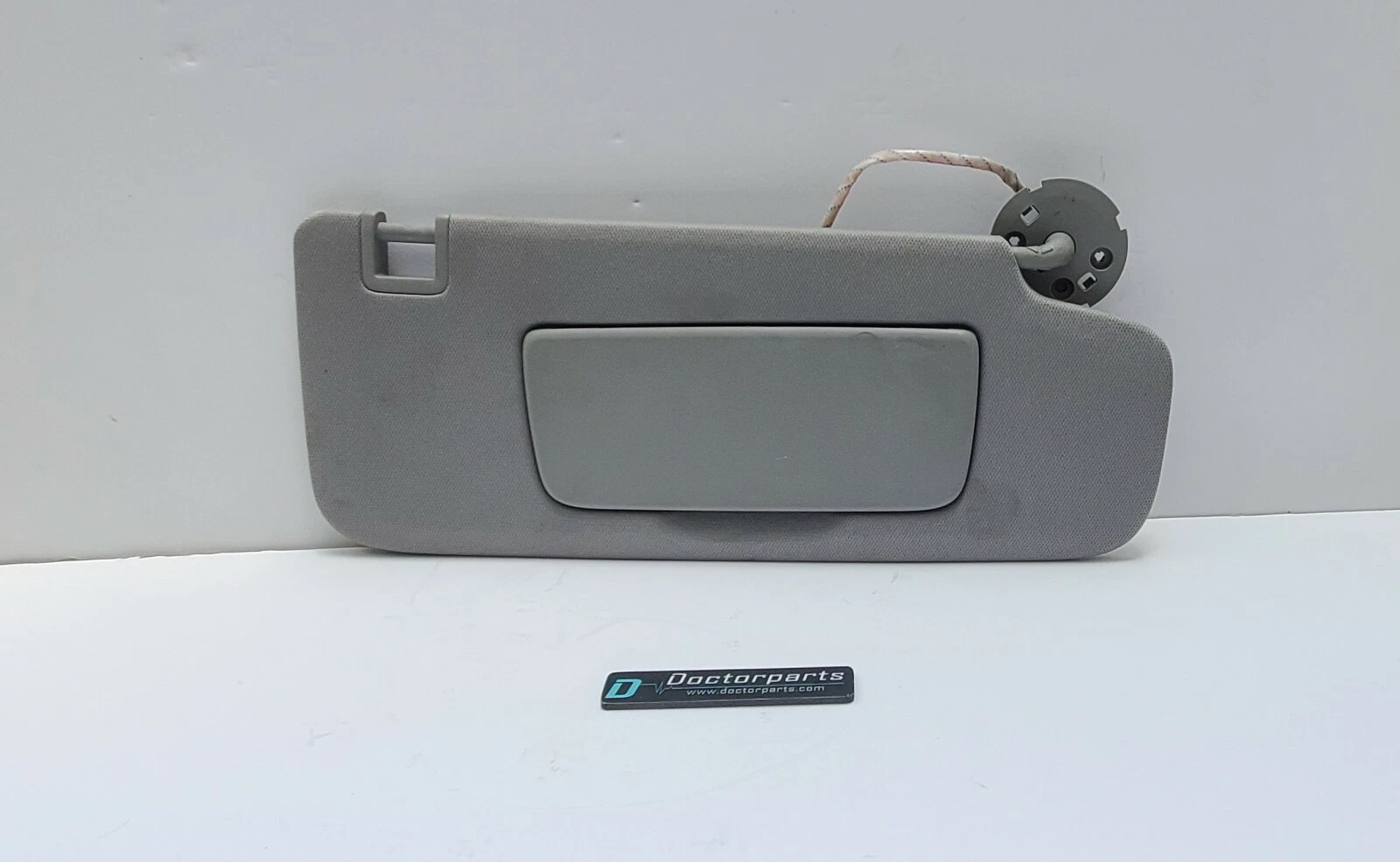 18-19 CHEVROLET EQUINOX LEFT LH PASSENGER SIDE GRAY SUN VISOR W/LIGHT 356 - Image 2