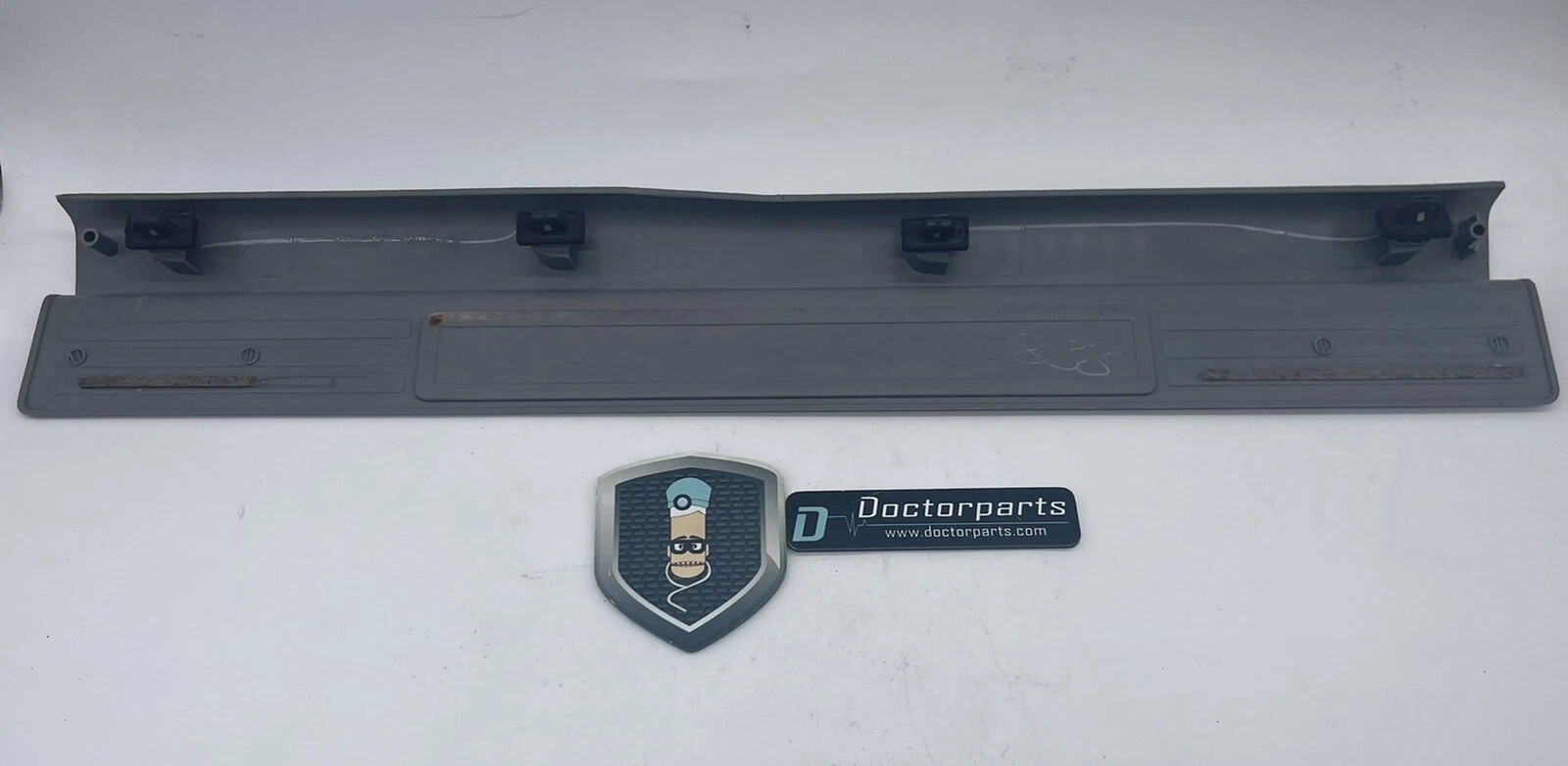 05-09 Ford Mustang Right Passenger Side Door Sill Scuff Plate Trim 4R33-6313200 - Image 2