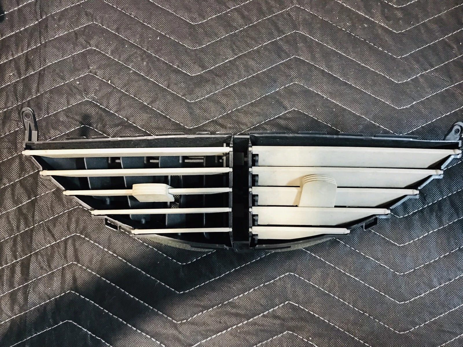 04 05 06 07 08 09 NISSAN QUEST CENTER DASH AIR VENTS OEM 68750-5Z000