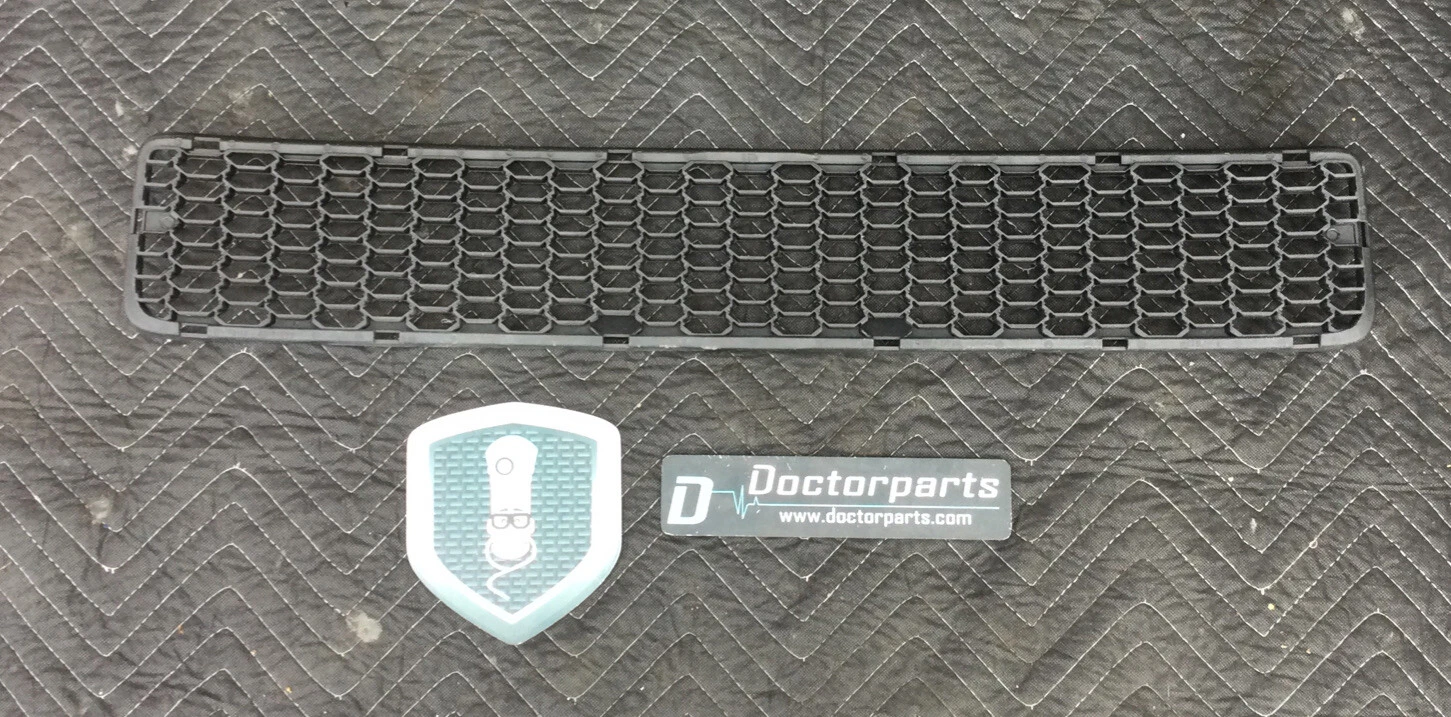 2005-2008 TOYOTA SCION LOWER RADIATOR GRILLE CENTER USED OEM LOCAL PICKUP - Image 4
