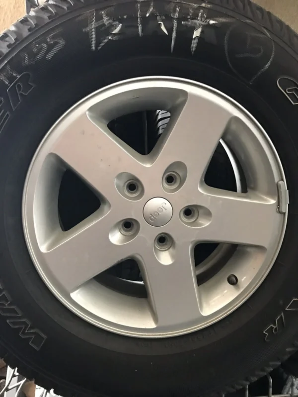 2006-2007 17" OEM FACTORY JEEP COMMANDER WHEEL RIM 9064 17X7.5 5JS92TRMAA