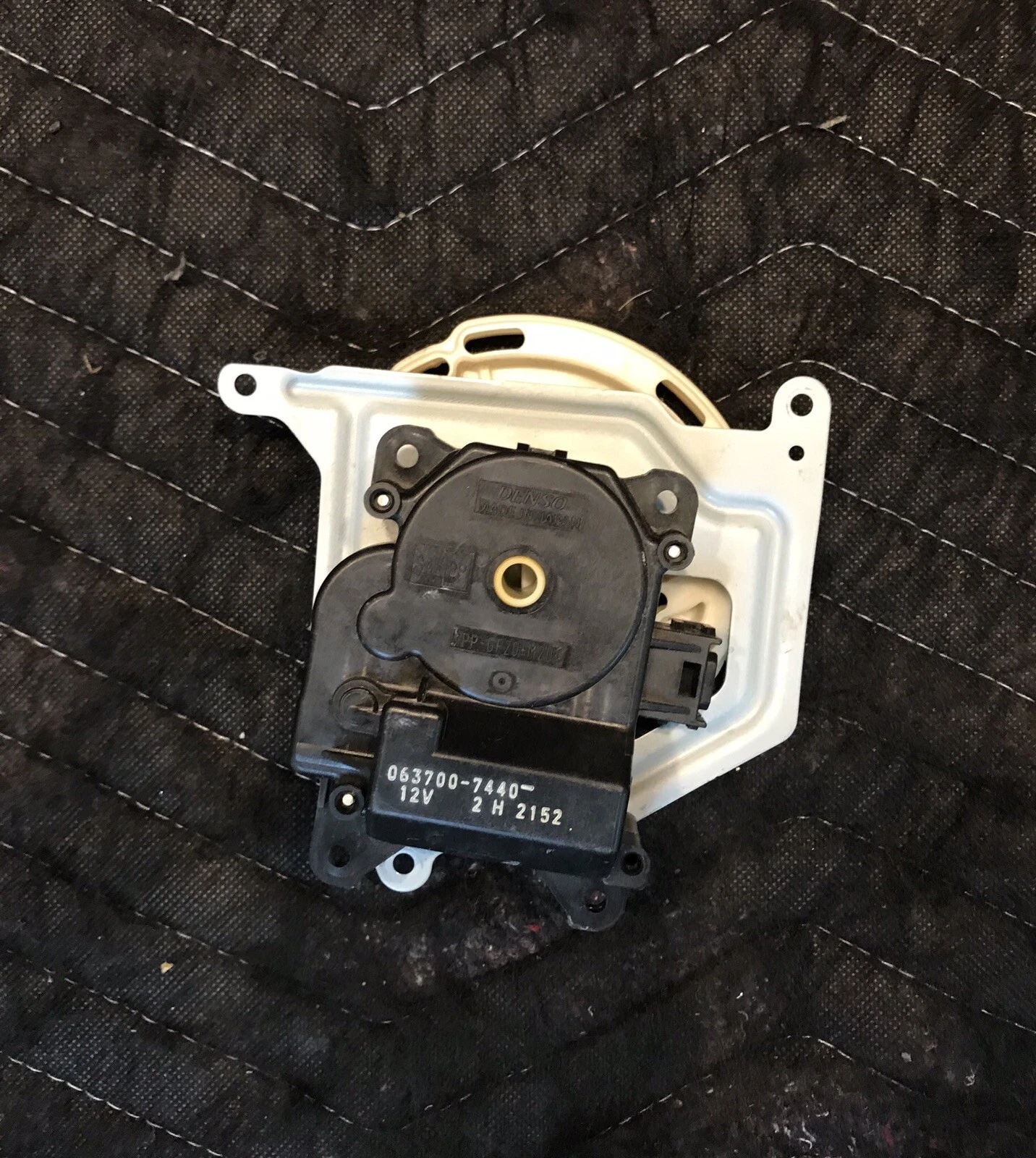 063700-7440 2005-2010 Scion TC AC Air Heater Dumper Flap Actuator Motor - Image 2