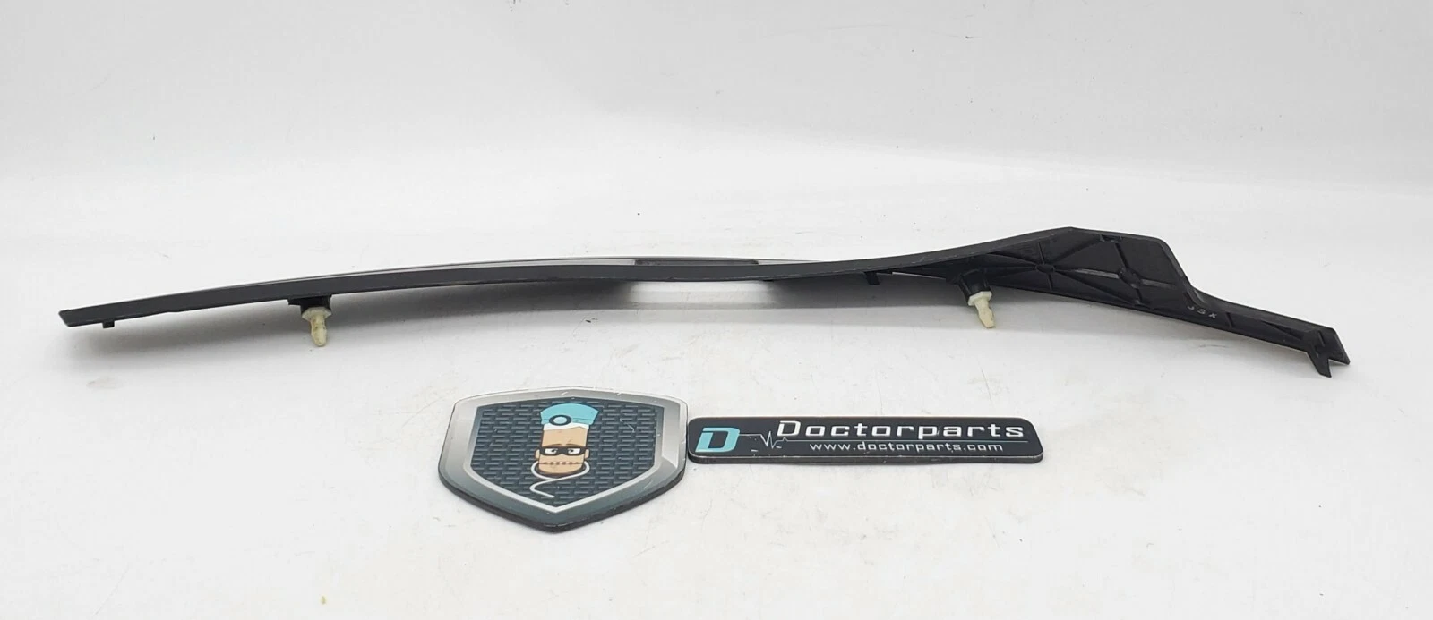 2003 - 2007 NISSAN MURANO LEFT TAIL LIGHT COVER TRIM BEZEL BLACK 220-63698 OEM - Image 2