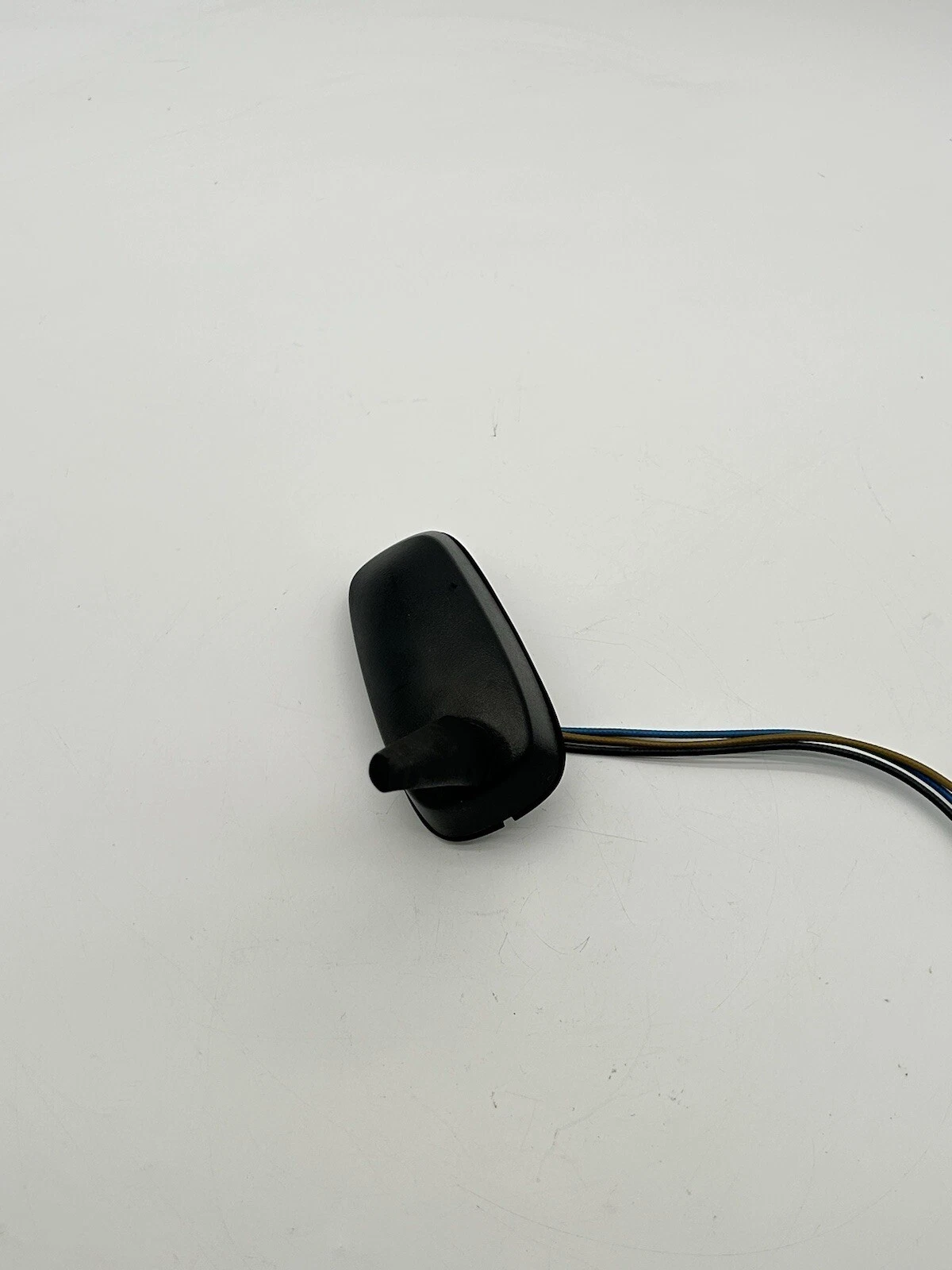 06-10 Saturn Sky Trunk Rear Antenna Shark Fin With Harness Cable OEM - Image 5