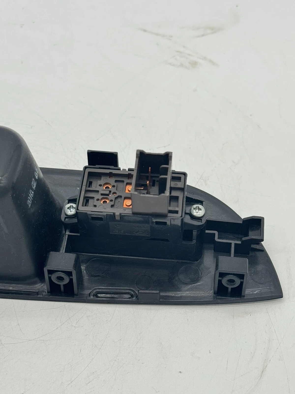 09-12 KIA SORENTO MK2 PASSENGER SIDE LEFT REAR DOOR WINDOW CONTROL SWITCH PANEL - Image 9