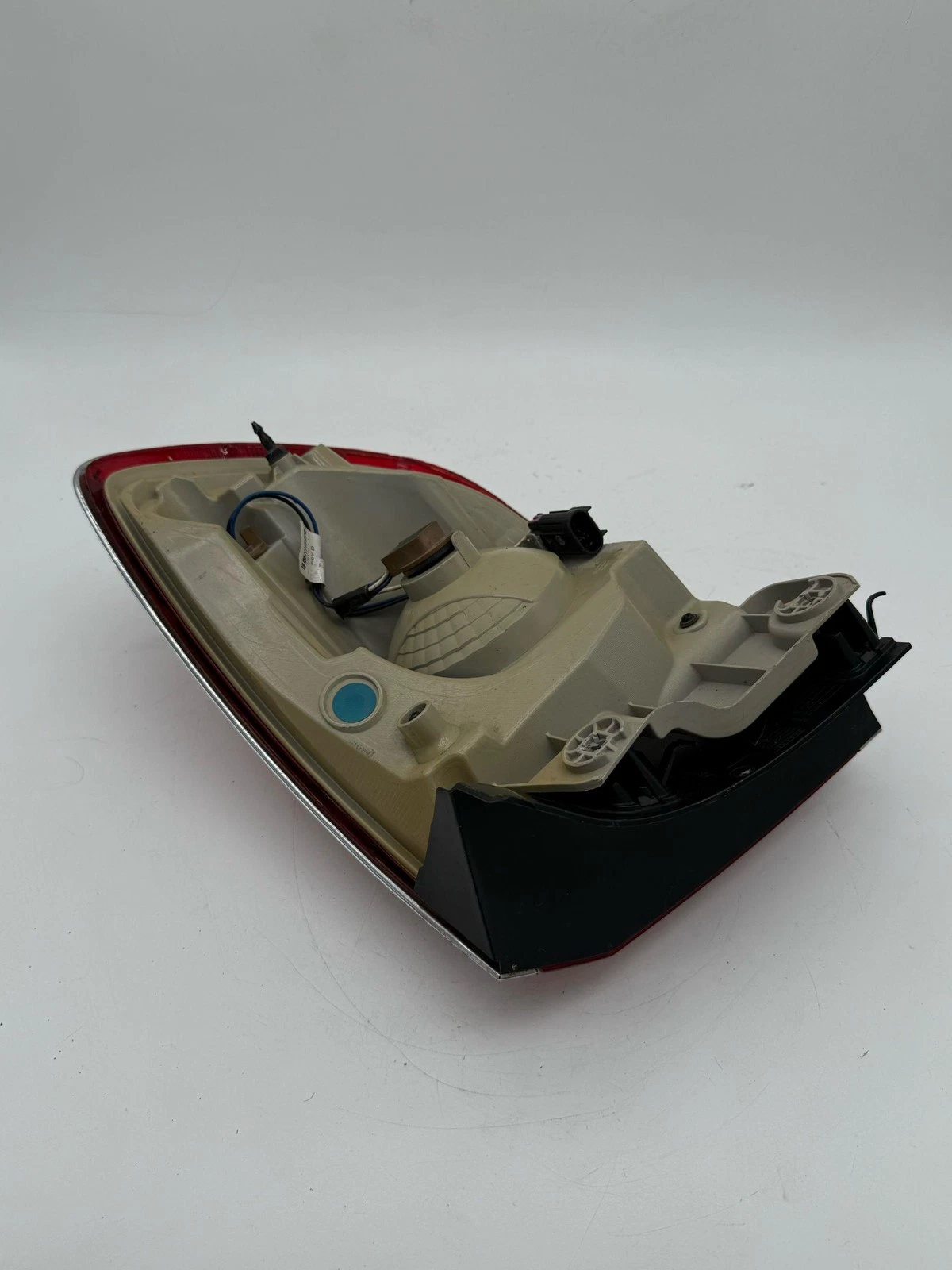 2008-2012 Buick Enclave Left Tail Light Assembly Quarter Panel Mounted 25954941 - Image 11