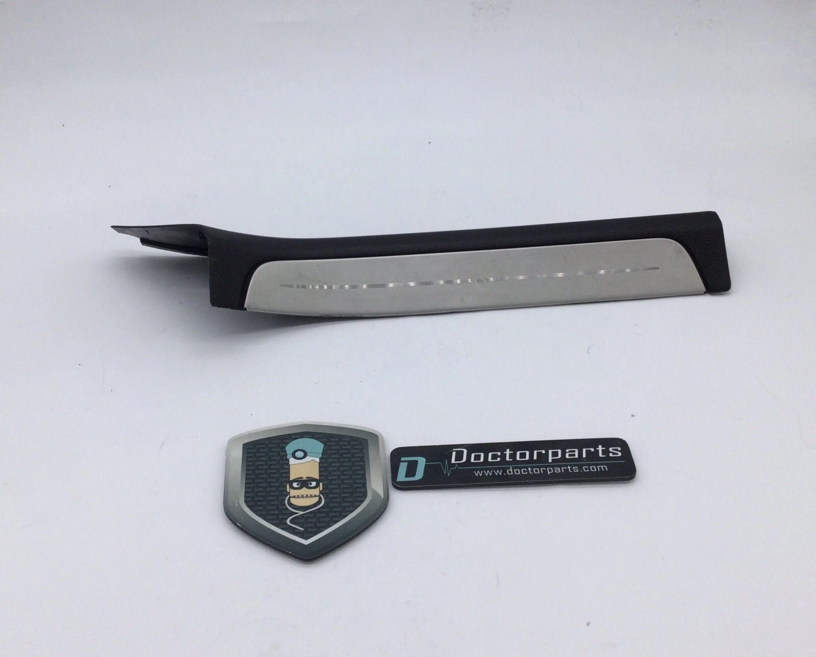 2006-2007 INFINITI FX35 FX45 FRONT RIGHT DOOR SILL SCUFF PLATE TRIM 76899 CG000