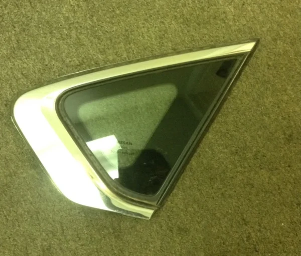 13 - 15 NISSAN ALTIMA SEDAN LEFT SIDE QUARTER GLASS 83301 - 3TA0A OEM