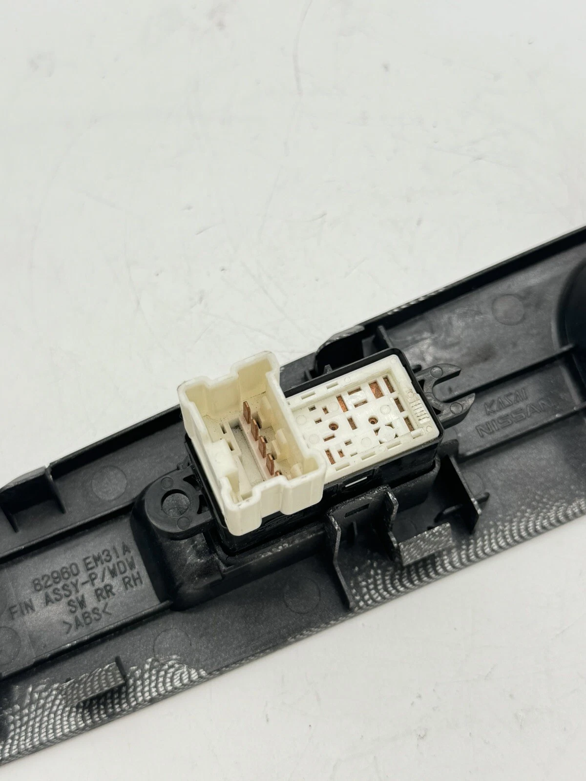 2007-2012 Nissan Versa Hatch Back Window Switch W Bezel Rear RH OEM 82960-EM31A - Image 9